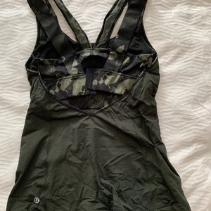 Lululemon tank top with built in bra size 8